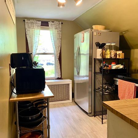 Cozy 2Nd Floor Apartment With Private Entrance Chicopee Buitenkant foto