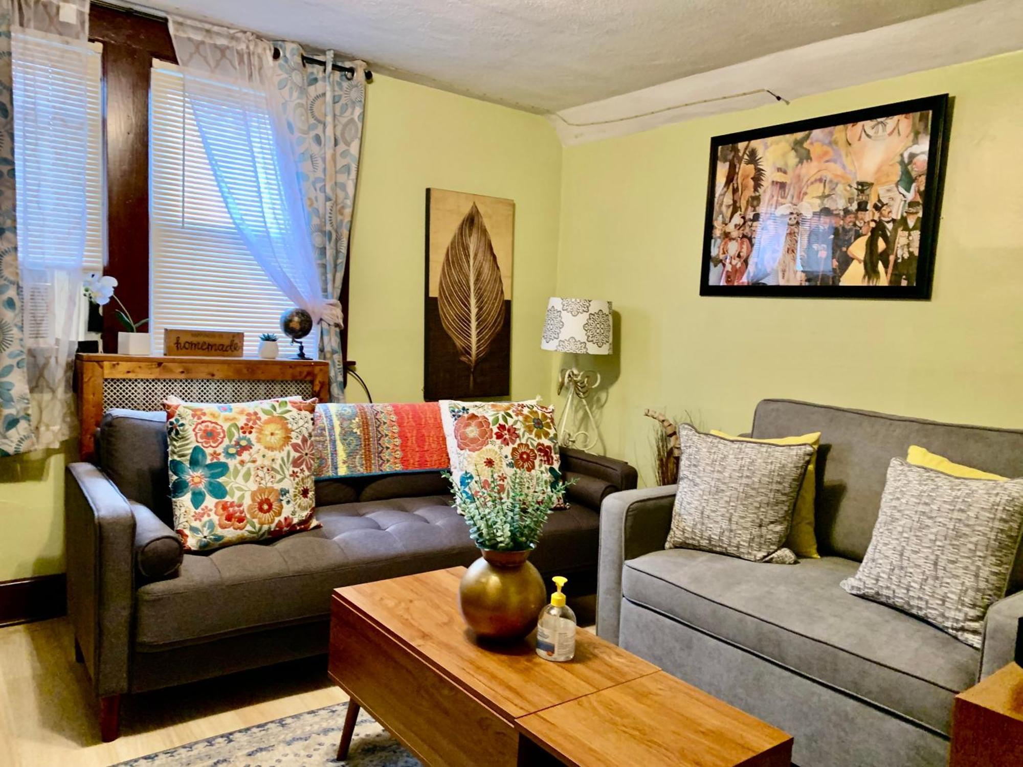 Cozy 2Nd Floor Apartment With Private Entrance Chicopee Buitenkant foto